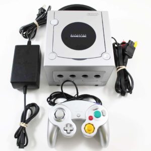 GC: CONSOLE - PLATINUM - INCL: 1 CTRL; HOOKUPS (USED)